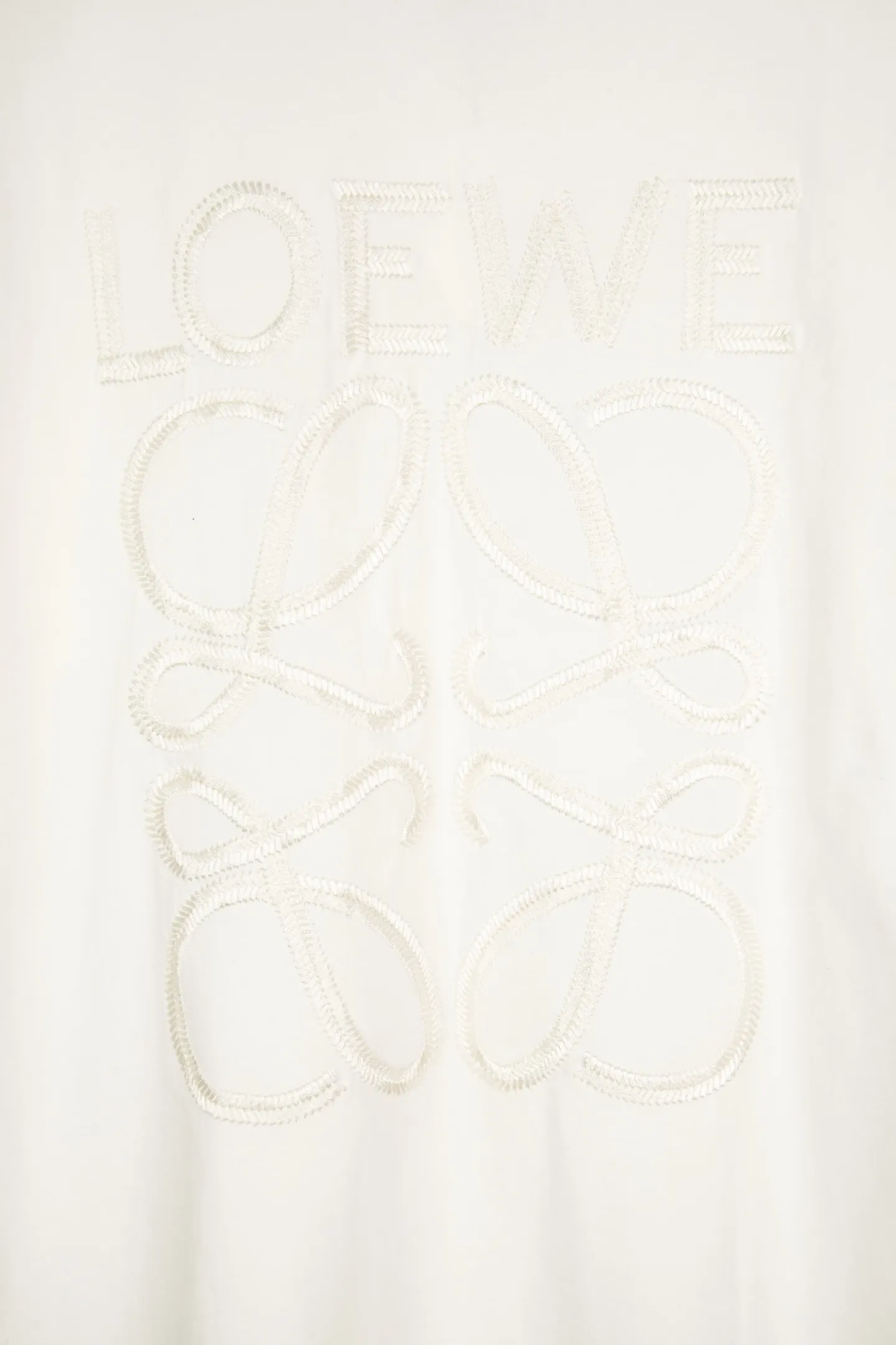 ：Y 100 LOEWE 26ss New Arrival Quality T Classic ， ， 。 ， Breathable， Retro 。 ， 、 ， 、 、 。Classic ， N ， ， 。 ：Black White Size：S—XL